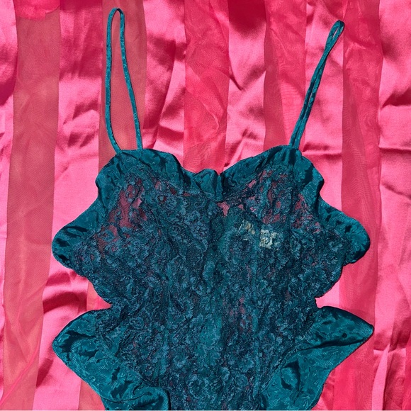 Vintage Victoria’s Secret Gold Label Completely Lace Elegant Ruffle Bodysuit - Picture 2 of 16